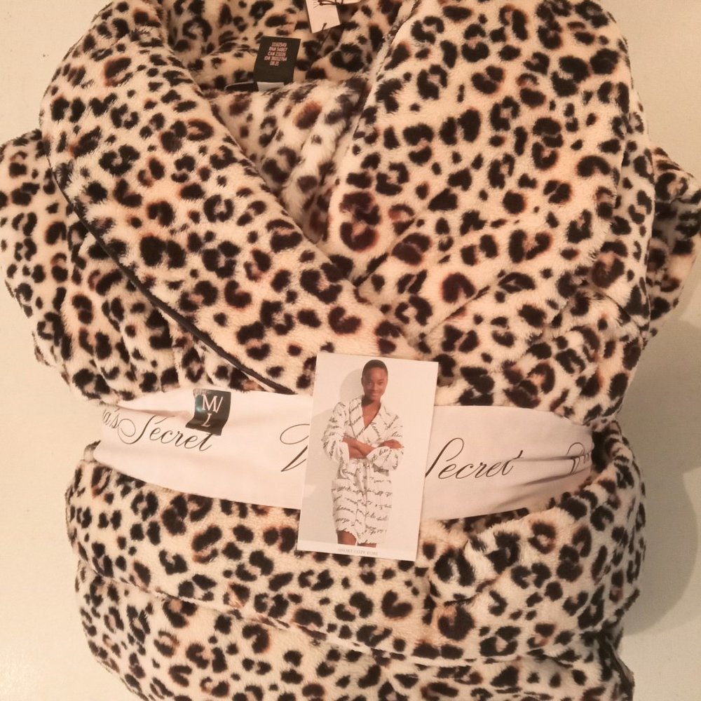 NWT🎁Victoria's Secret Plush Cozy Robe,Shawl Collar,Tie Waist, Pockets - Picture 14 of 15